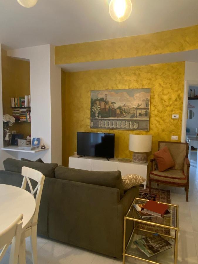 Conny's Apartment Rom